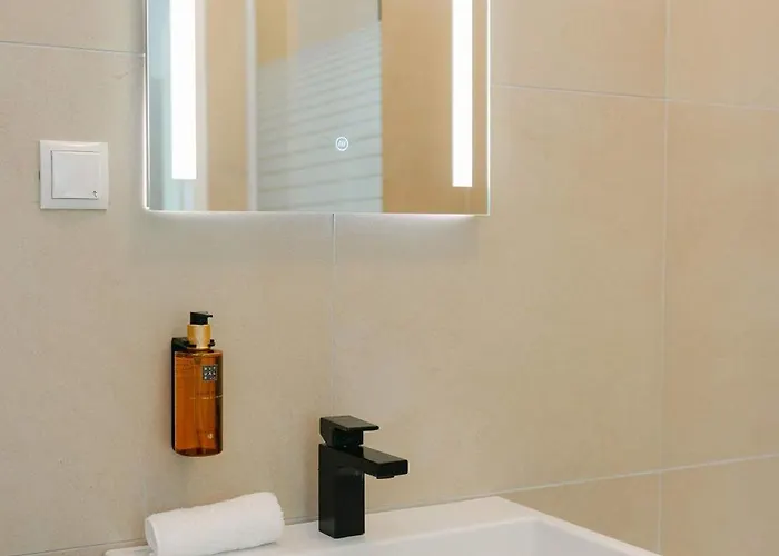 Calm 1br Perfect For 4-6 Metro Close To Naschmarkt