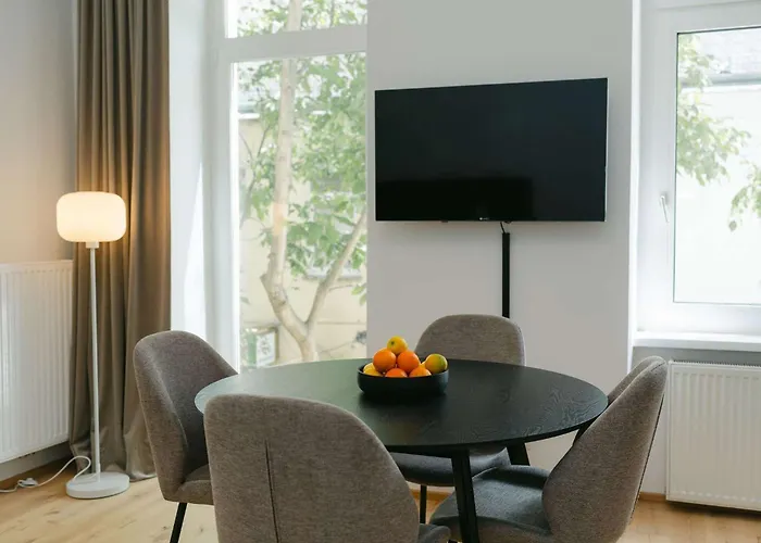 Calm 1br Perfect For 4-6 Metro Close To Naschmarkt Apartment Wien