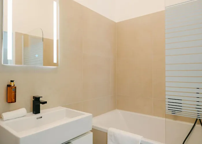Calm 1br Perfect For 4-6 Metro Close To Naschmarkt *