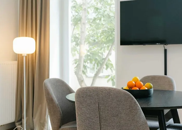 Calm 1br Perfect For 4-6 Metro Close To Naschmarkt Apartment Wien
